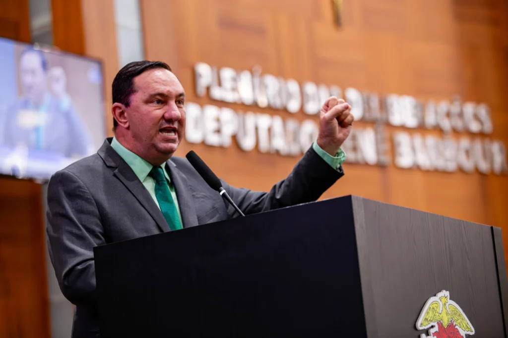 Nepotismo em MT: projeto amplia restrições