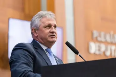 Dilmar Dal Bosco na tribuna da Assembleia Legislativa de MAto Grosso.