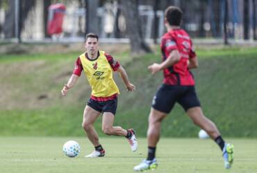 Athletico x Botafogo: onde assistir ao vivo, horário e prováveis escalações do duelo pelo Brasileirão. Imagem: Divulgação Athletico