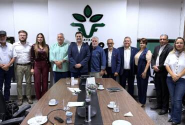 Famato recebe senador do Paraguai para discutir intercâmbio, logística e representatividade do agro