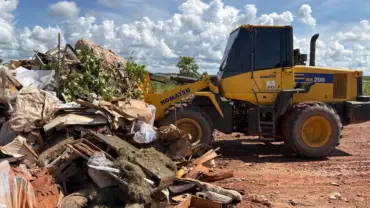 Força-tarefa em Cuiabá retira quase 700 toneladas de lixo do Contorno Leste