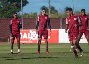 CRB x Vitória ao vivo: onde assistir, escalações e tudo sobre o duelo do Nordestão 2026. Imagem: Francisco Cedrim/CRB