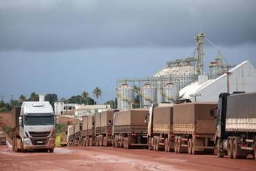 Guerra no Irã: Alta do petróleo pode elevar custos de produção, energia e logística em Mato Grosso, avalia Fiemt