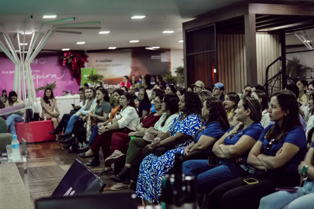 Mulheres no Show Safra assistindo Palestra