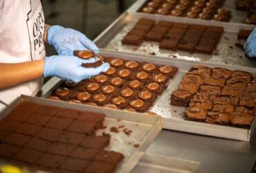 Indústria de alimentos cresce 8%, cria 51 mil empregos e eleva renda em 2025