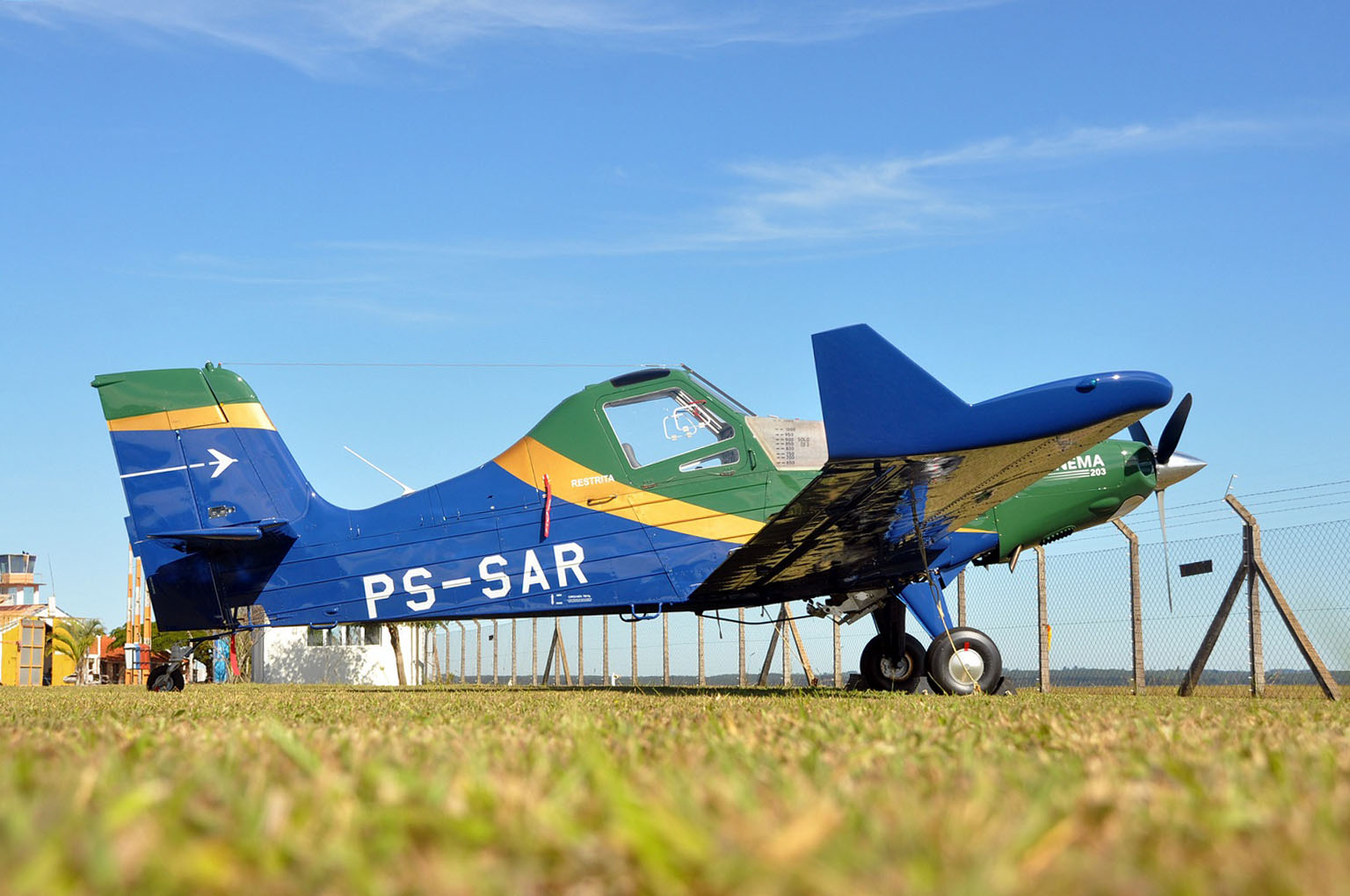 Embraer apresenta o avião agrícola Ipanema 203