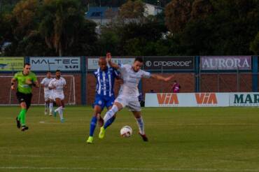 Novo Hamburgo x São Luiz: onde assistir, horário e escalações da final do Troféu Farroupilha. Imagem: Jefferson Couto/NH