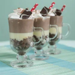 Para um fim de semana divertido - Latte com Leite Condensado e Biscoitos