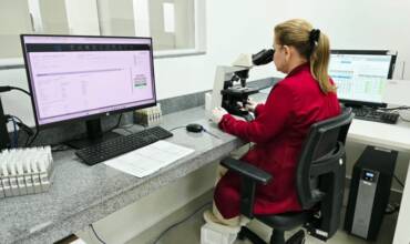 Laboratório Municipal realizou cerca de 350 mil exames em 2025