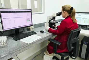 Laboratório Municipal realizou cerca de 350 mil exames em 2025
