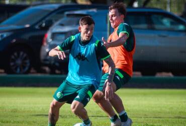 Chapecoense x Atlético-MG ao vivo: onde assistir, escalações e análise do duelo pelo Brasileirão 2026. Imagem: Luiz Ferrazzo ACF