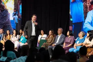 Servidoras ganham homenagem em evento com Max Russi