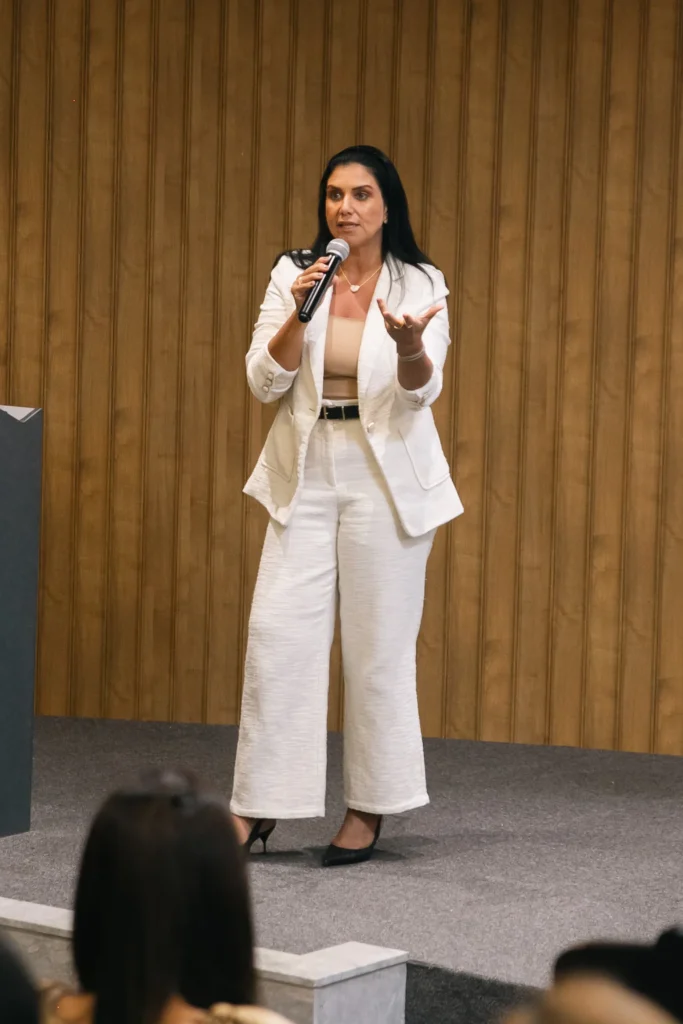 Mulheres aprendem a identificar manipulação emocional