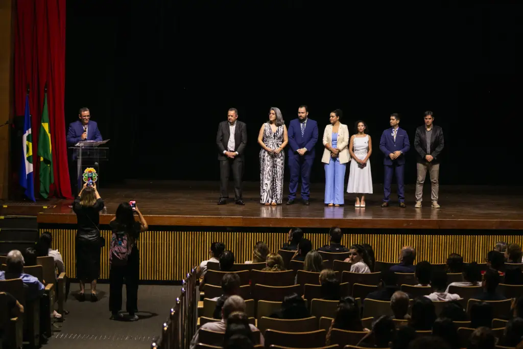 Parceria entre Assembleia e UNIFACC aproxima estudantes