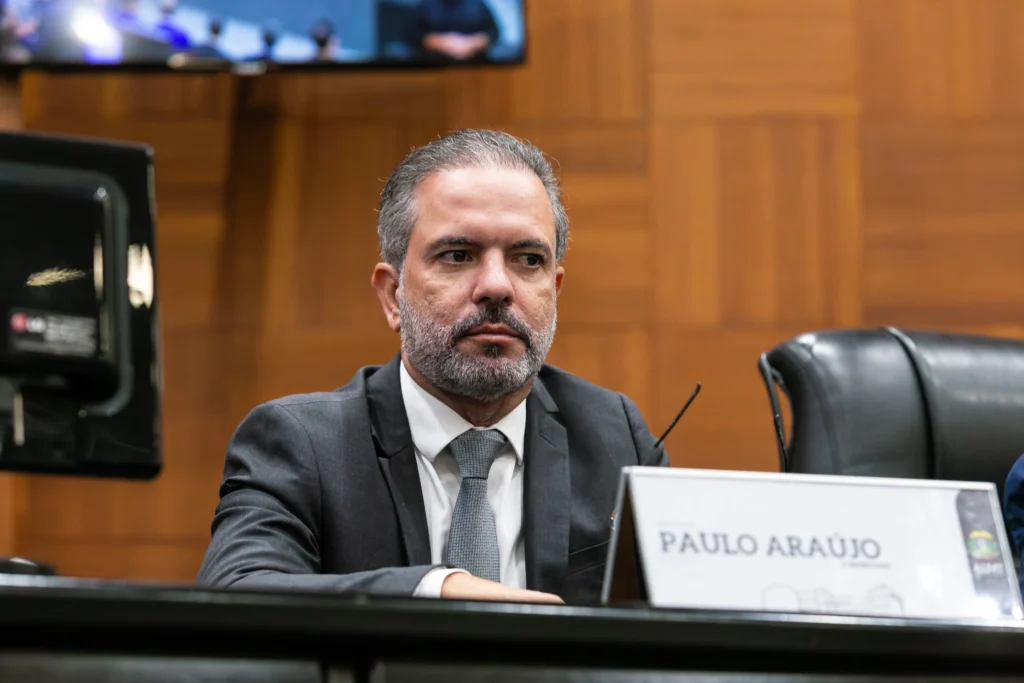 Homenagens reúnem 112 pessoas em sessão na ALMT