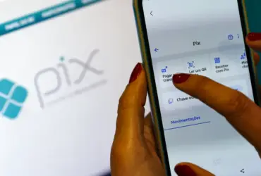 Pix domina pagamentos no Brasil, mas medo de golpes ainda freia avanço total do digital