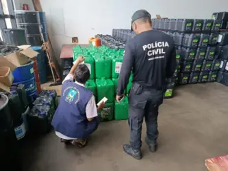 Polícia apreende 2,6 mil litros de óleo lubrificante em Cuiabá