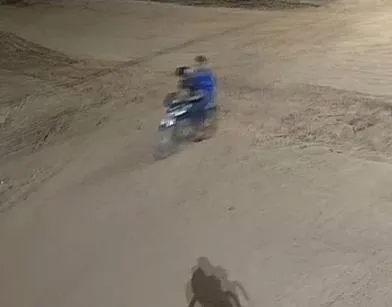Foto de câmera de segurança de suspeito em fuga após tentativa de homicídio
