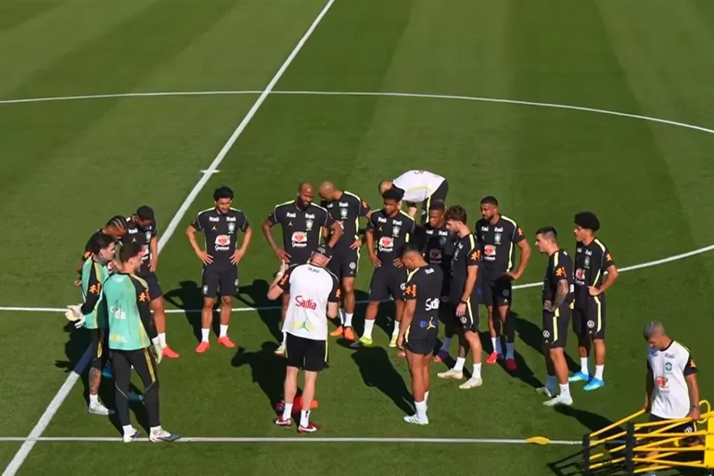 Seleção Brasileira treina com 11 desfalques, estreantes e cortes; veja
