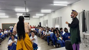 Teatro incentiva cidadania jovem em escolas de MT