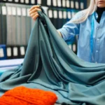 Tecidos tecnológicos: roupas que regulam temperatura e repelem suor