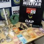 PM apreende drogas e R$ 2,6 mil em dinheiro durante ação contra o tráfico em Cuiabá