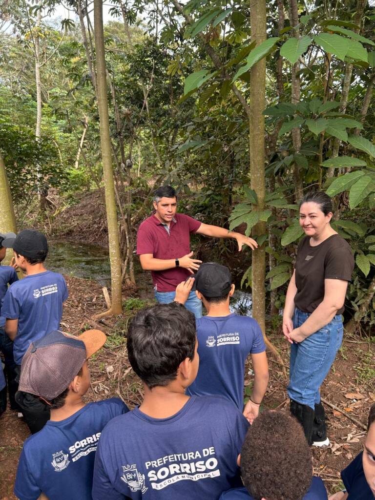 Alunos de Sorriso visitam nascente do Rio Tenente Lira em ação pelo Dia Mundial da Água
