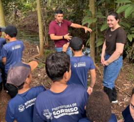 Alunos de Sorriso visitam nascente do Rio Tenente Lira em ação pelo Dia Mundial da Água