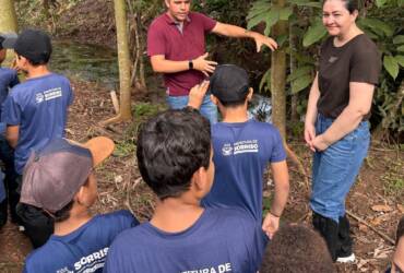 Alunos de Sorriso visitam nascente do Rio Tenente Lira em ação pelo Dia Mundial da Água