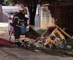 Incêndio em contentor de lixo é controlado pelos bombeiros em Lucas do Rio Verde