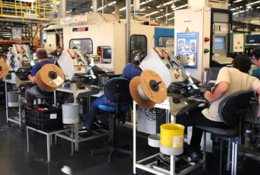 Indústria brasileira cresce em janeiro, mas não recupera perdas de 2025