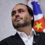 Bolsonaro segue na UTI e Carlos Bolsonaro diz que estado era grave antes de atendimento