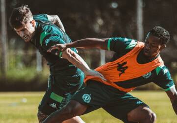 Chapecoense x Grêmio: onde assistir ao vivo, horário e prováveis escalações do duelo pelo Brasileirão. Imagem: ACF