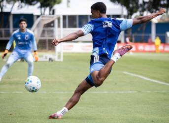 Cruzeiro x Vitória: onde assistir ao vivo, horário, escalações e tudo sobre o jogo no Mineirão. Imagem: Gustavo Aleixo/Cruzeiro