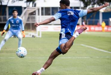 Cruzeiro x Vitória: onde assistir ao vivo, horário, escalações e tudo sobre o jogo no Mineirão. Imagem: Gustavo Aleixo/Cruzeiro