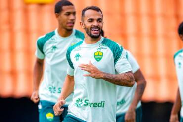 Cuiabá x Sport: onde assistir ao vivo, escalações e tudo sobre a estreia na Série B 2026. Imagem: AssCom Dourado