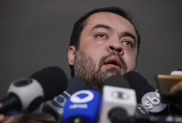 Ministro suspende julgamento que pode cassar governador do Rio