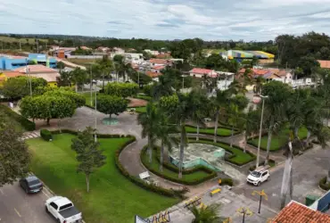 A Praça Municipal de Vale de São Domingos é um dos principais pontos de convivência e lazer da cidade — um espaço que representa não apenas a beleza urbana, mas também o acolhimento e a identidade da população local.