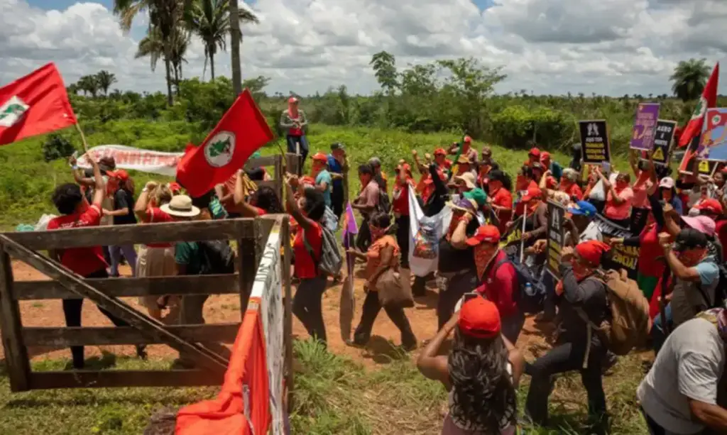 Mulheres do MST ocupam terras em sete estados e denunciam crimes em latifúndios