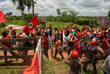 Mulheres do MST ocupam terras em sete estados e denunciam crimes em latifúndios