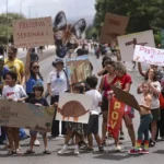Protesto em Brasília cobra retirada da Serrinha do projeto de socorro ao BRB