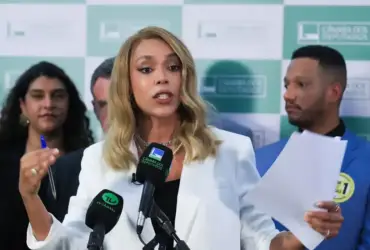 Erika aciona Ratinho na Justiça após declarações transfóbicas em programa de TV
