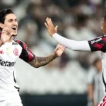 Brasileirão: Flamengo vence Botafogo por 3 a 0 e mantém rival na zona de rebaixamento