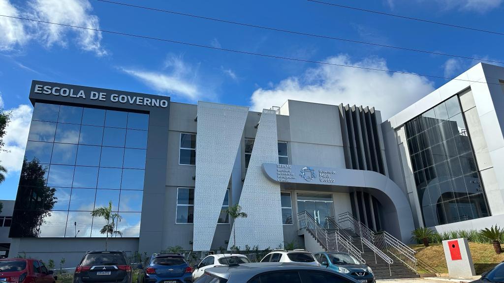 Foto frontal da escola de governo