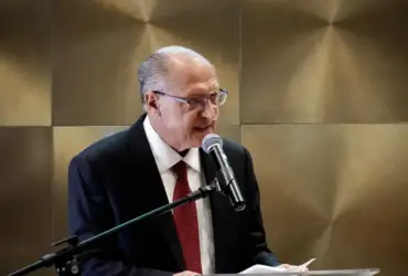 Alckmin anuncia saída de ministério em abril e mantém vice-presidência