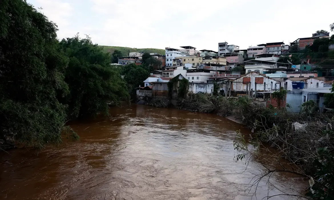 Chuvas colocam mais de 1.200 cidades em alerta máximo no Nordeste