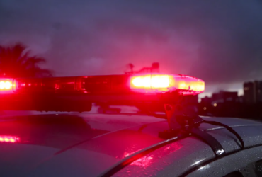 Mulher é baleada em tentativa de homicídio em Cáceres; suspeito fugiu de moto