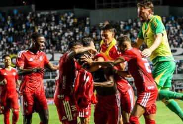 Internacional x Chapecoense: onde assistir ao vivo, escalações e tudo sobre o duelo no Beira-Rio. Imagem: Ricardo Duarte/SCI