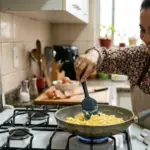 Ovos mexidos sem óleo: receita simples, saudável e que não gruda na frigideira