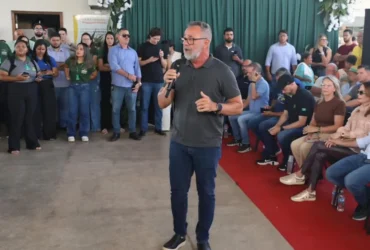 Foto do prefeito de Araputanga em evento